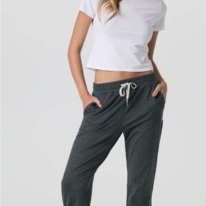 Vuori Performance Jogger – Women’s Small – Charcoal Heather